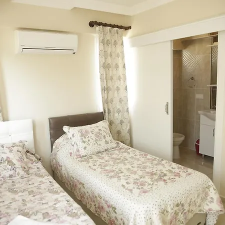 Heyday Hotel *